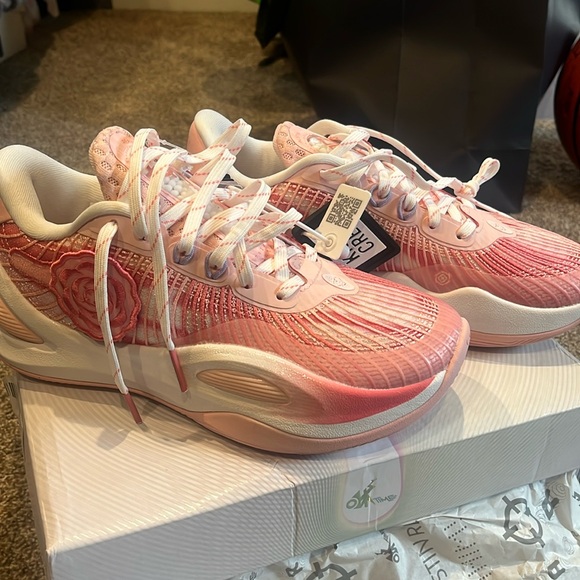 Women's Austin Reaves; Rigorer AR1 Valentine’s Day - Picture 2 of 5